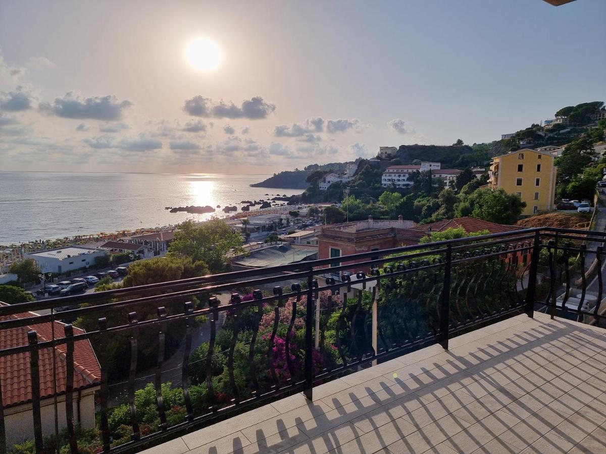 1531 Jackson B&B Scalea Buitenkant foto
